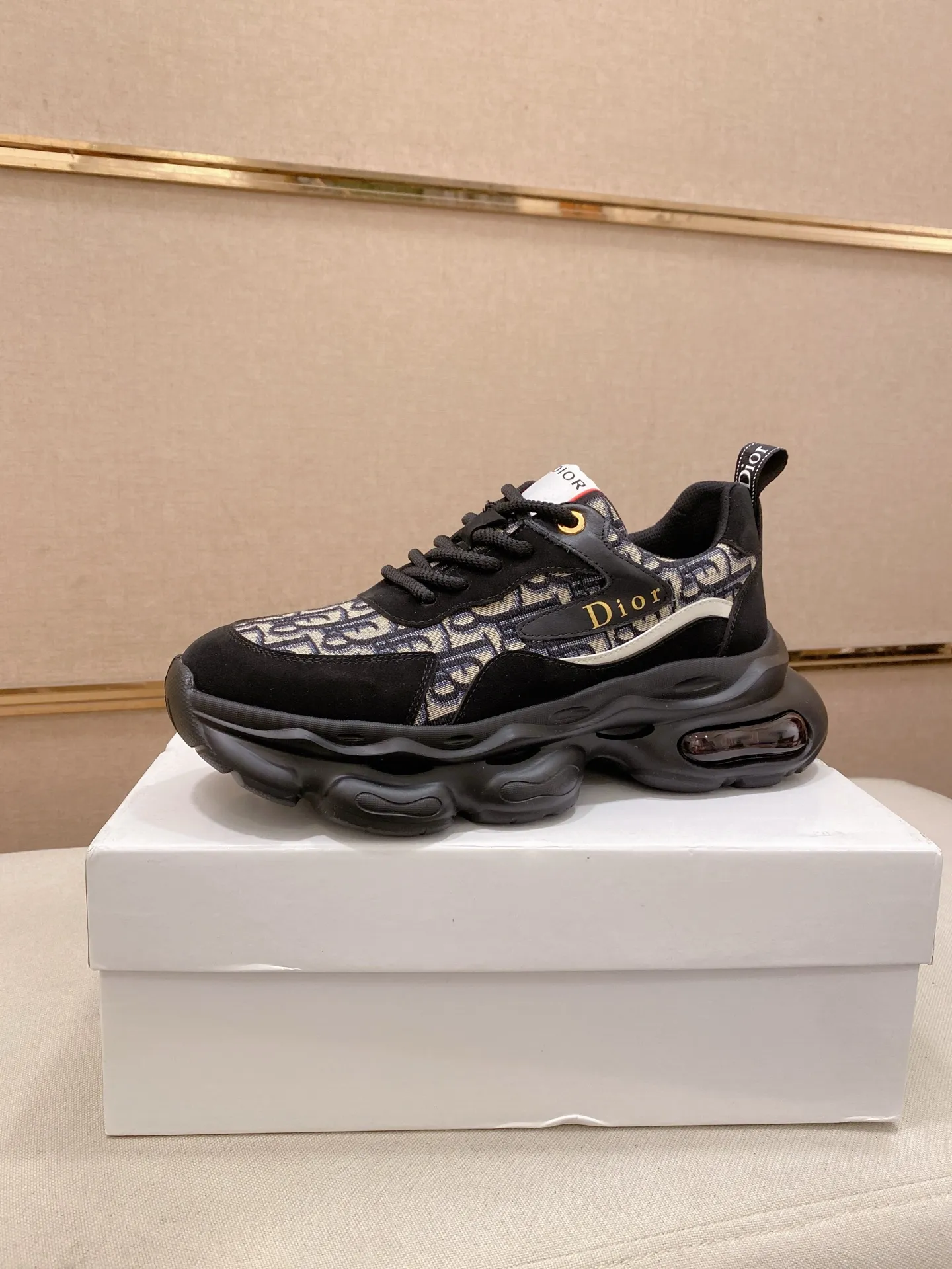Men's shoes💰 462💰🇮🇹🇮🇹Dior d The new model is on sale at the same time at the counter. The upper 🇮🇹 is imported Italian first-layer cowhide, and the lining is fully imported sheepskin 💪💪. It is a complete 1⃣️ to 1⃣️ replica 🇮🇹💪💪, ⚠ Sole: The original sole is specially provided by the original factory. The exclusive movable molded sole is super comfortable. ⚠Original factory single goods, 🔍🔍high quality, you can enter and leave the counter at will, welcome to compare⚠. Code number:38-44
